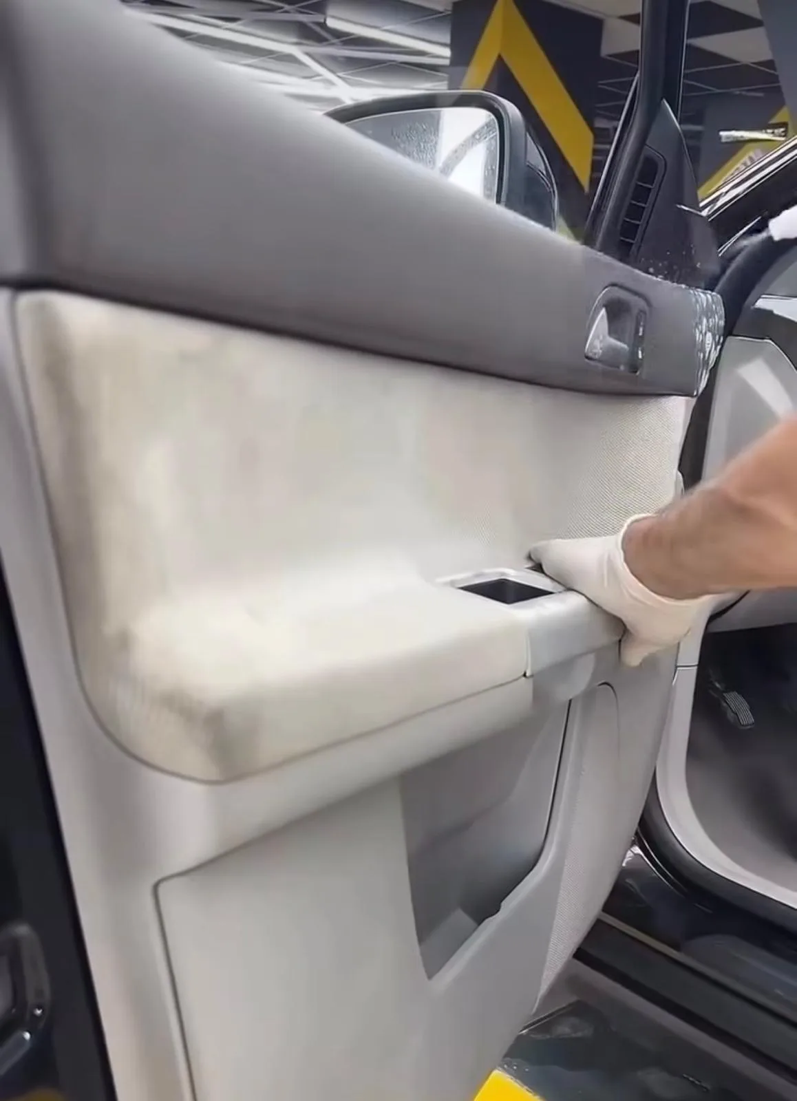 Limpieza profunda de panel de puerta